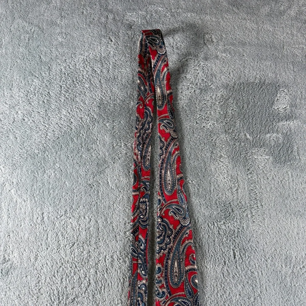 Halston III Mens Red Blue Paisley Italian Silk Necktie Made in USA Vintage Style